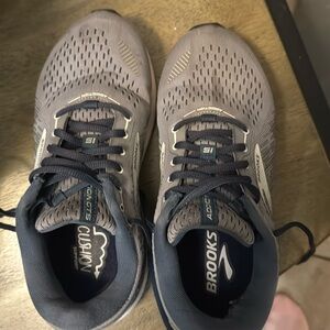 Brooks women addiction sneakers